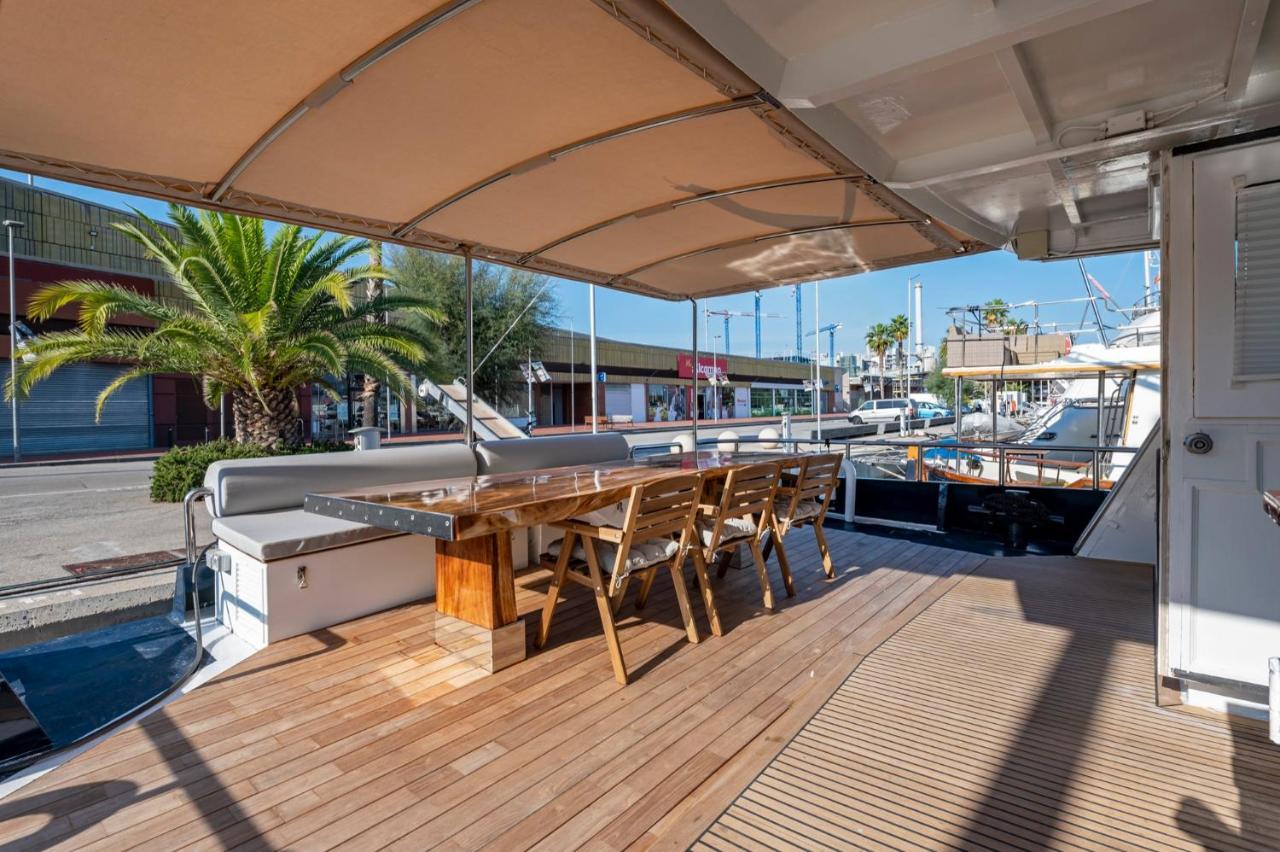 Luxury Boat Botel