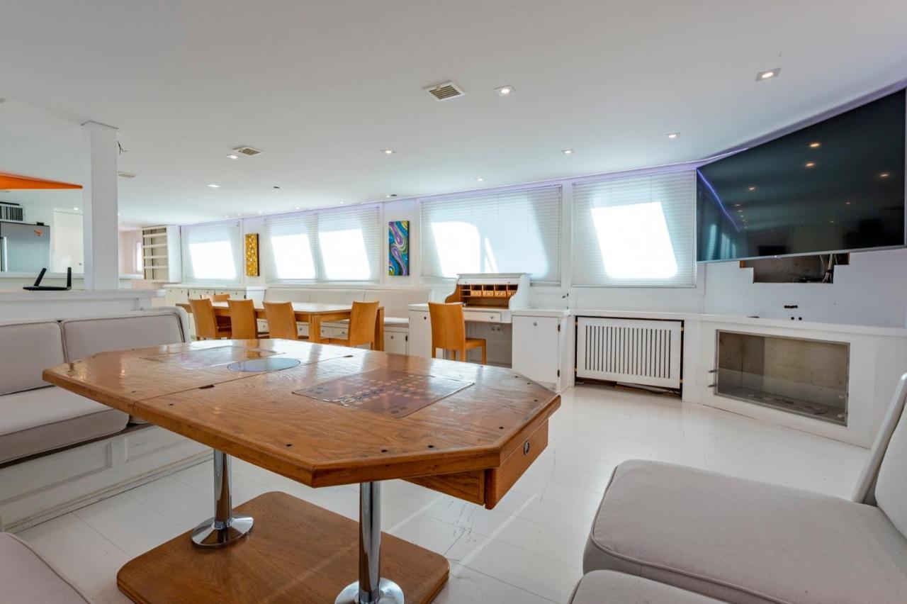 Luxury Boat Botel Sant Adria de Besos