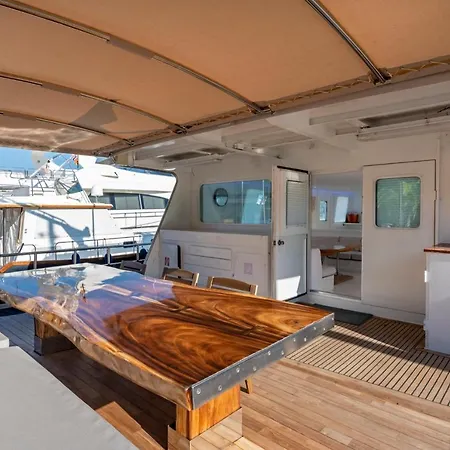 Luxury Boat Hotel Sant Adria de Besos Exterior photo