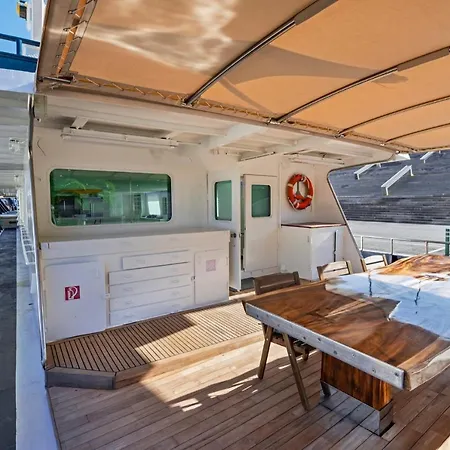 Luxury Boat Hotel Sant Adria de Besos Exterior photo
